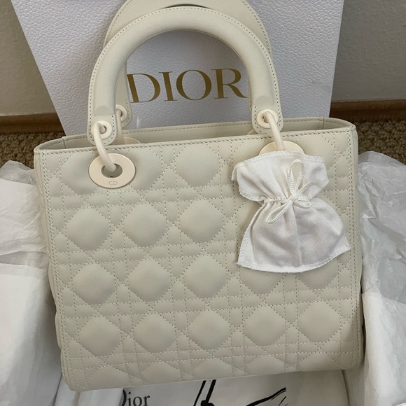 Lady Dior Ultra Matte white medium - Picture 2 of 16